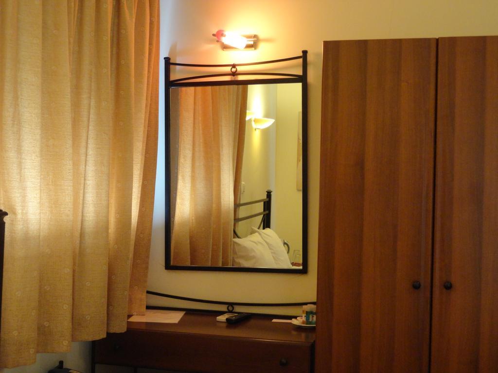 Diana Hotel Makrakomi Luaran gambar